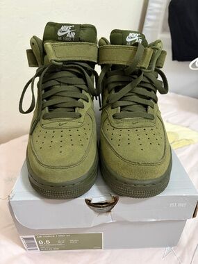 Nike Air Force 1 Mid ‘07 olive green